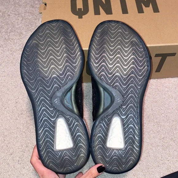 Yeezy qntm onyx